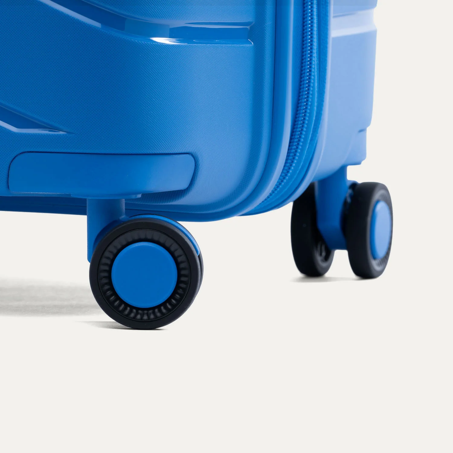 Atlantic® Carry-On / Medium Check-In Hardside Set - Image 5