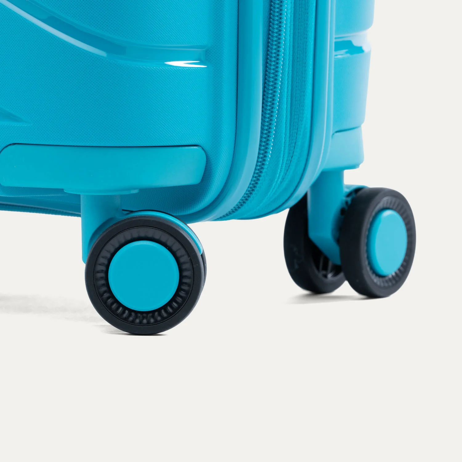Atlantic® Carry-On / Medium Check-In Hardside Set - Image 5