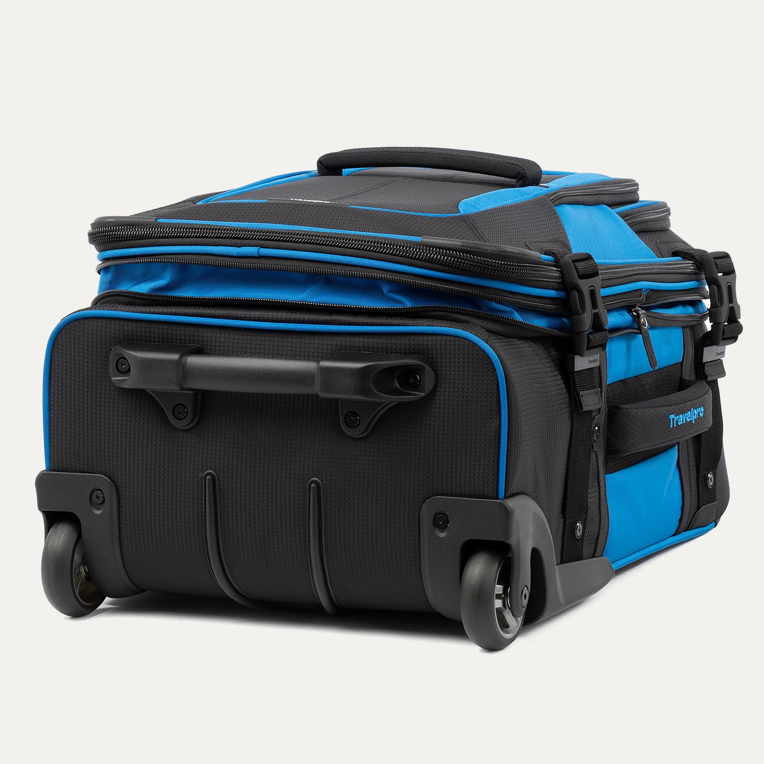 Bold™ By Travelpro® Backpack / Carry-On Rollaboard Set - Image 6