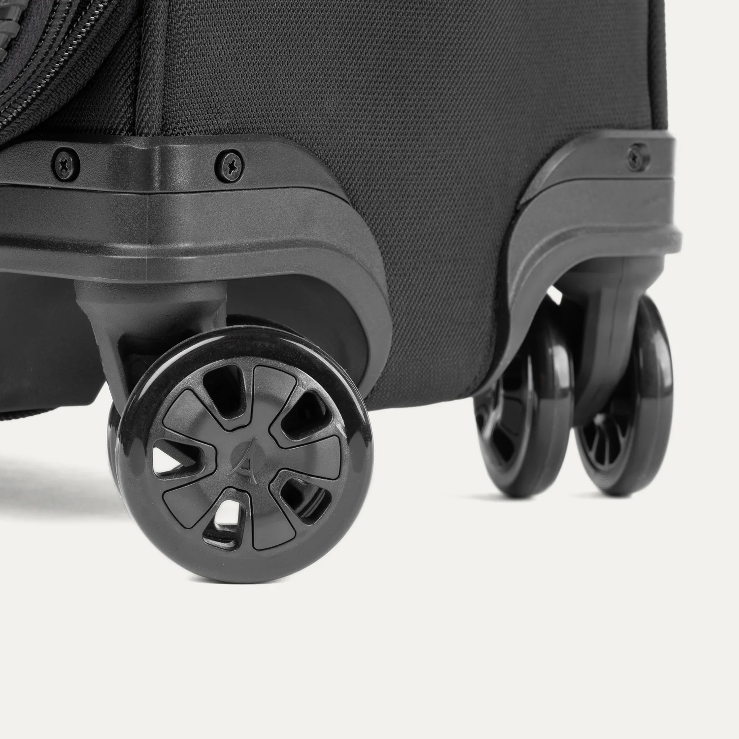 Crew™ Classic Carry- On / Medium / Large Set - Image 8