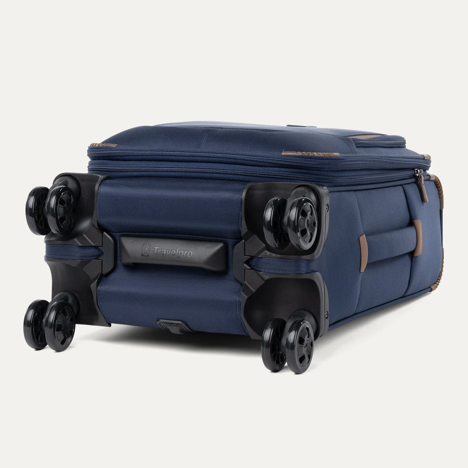 Crew™ Classic Compact Carry-On / Large Check-In Set - Image 8