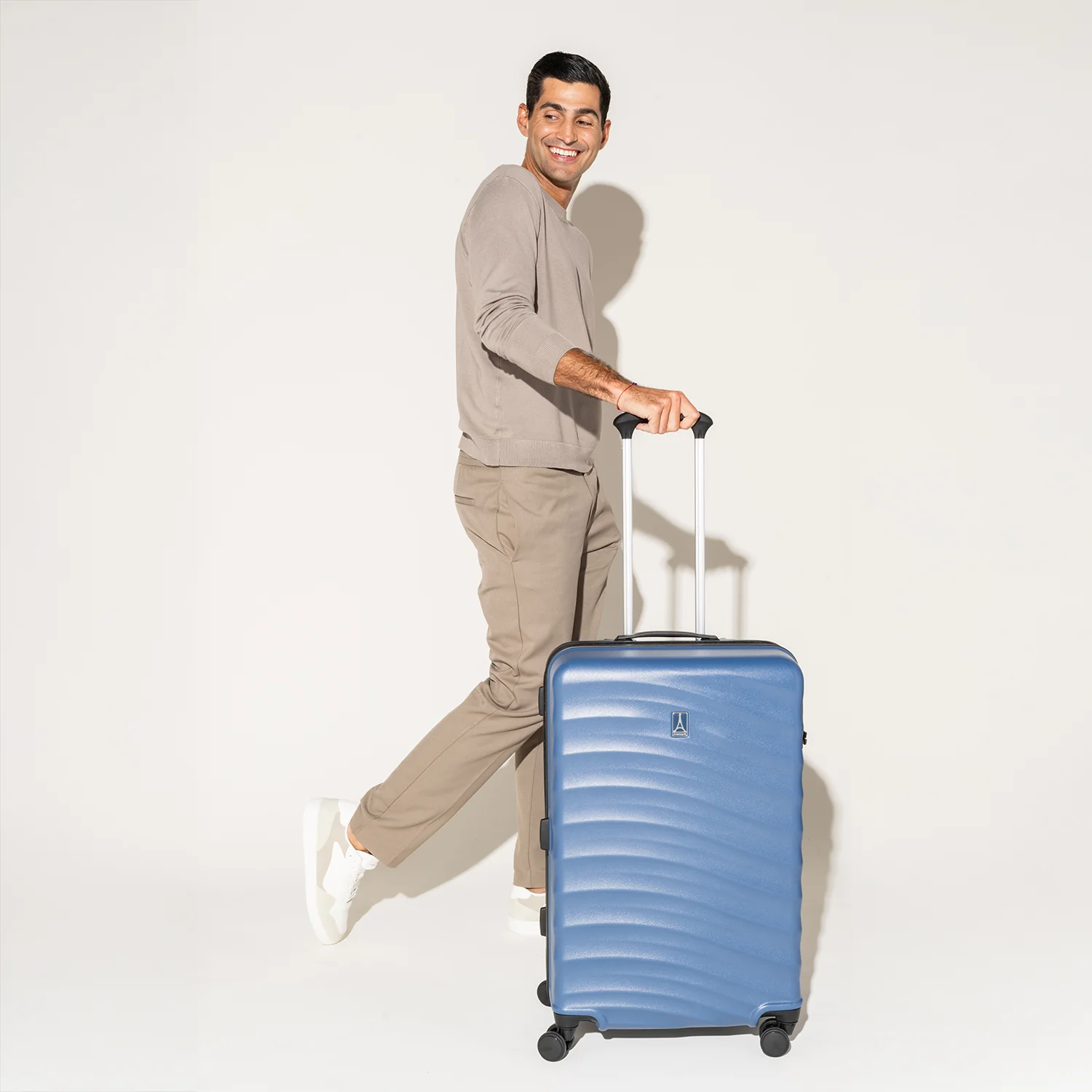 Maxlite® Air V2 Medium Check-In Hardside Spinner - Image 30