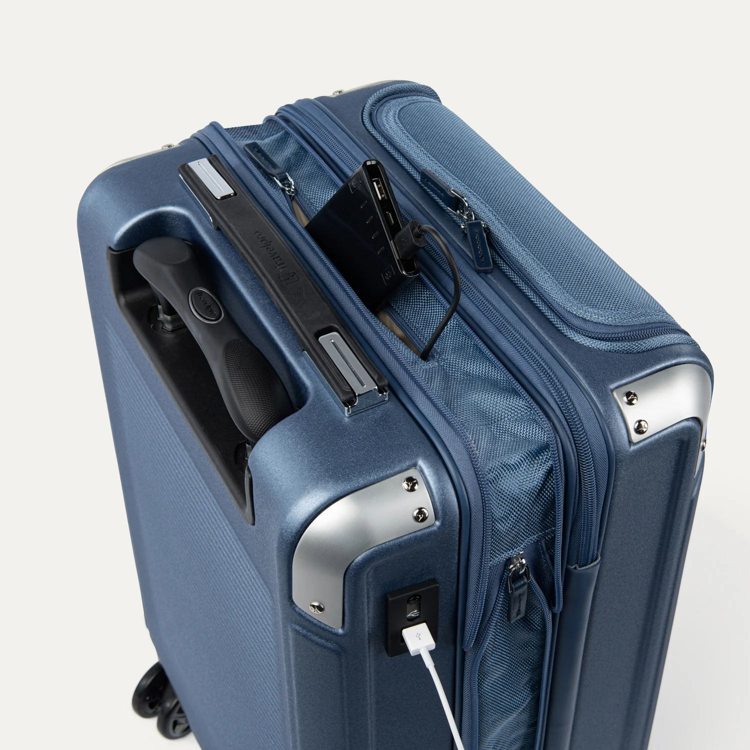 Platinum® Elite Carry-On Business Plus Hardside Spinner - Image 13