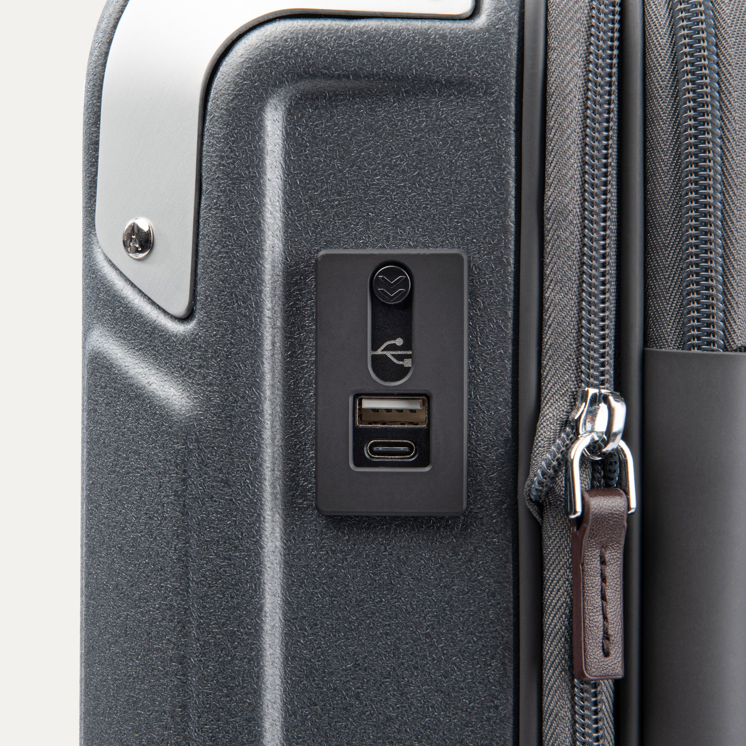 Platinum® Elite Carry-On Business Plus Hardside Spinner - Image 23