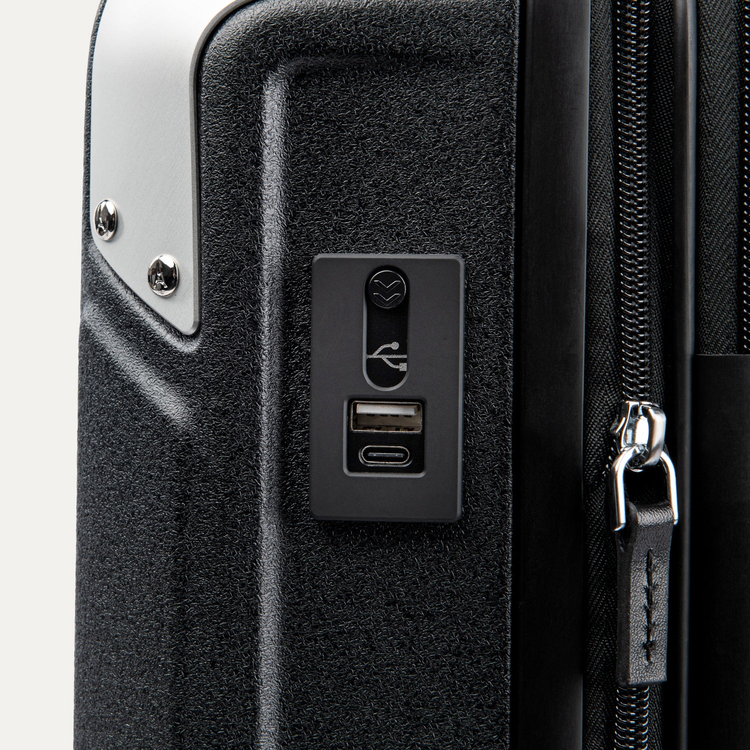 Platinum® Elite Carry-On Business Plus Hardside Spinner - Image 7