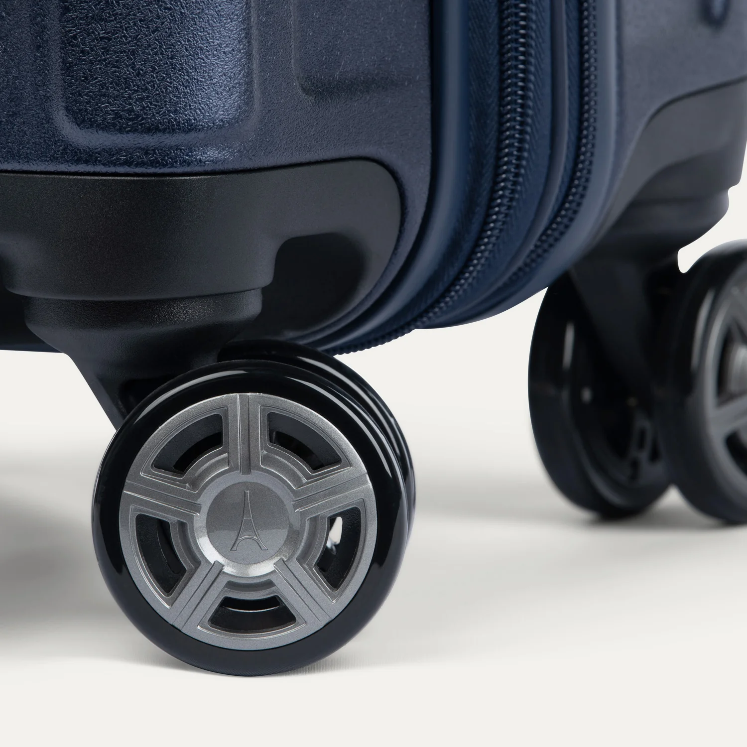 Platinum® Elite Compact Carry-On Hardside Spinner - Image 24