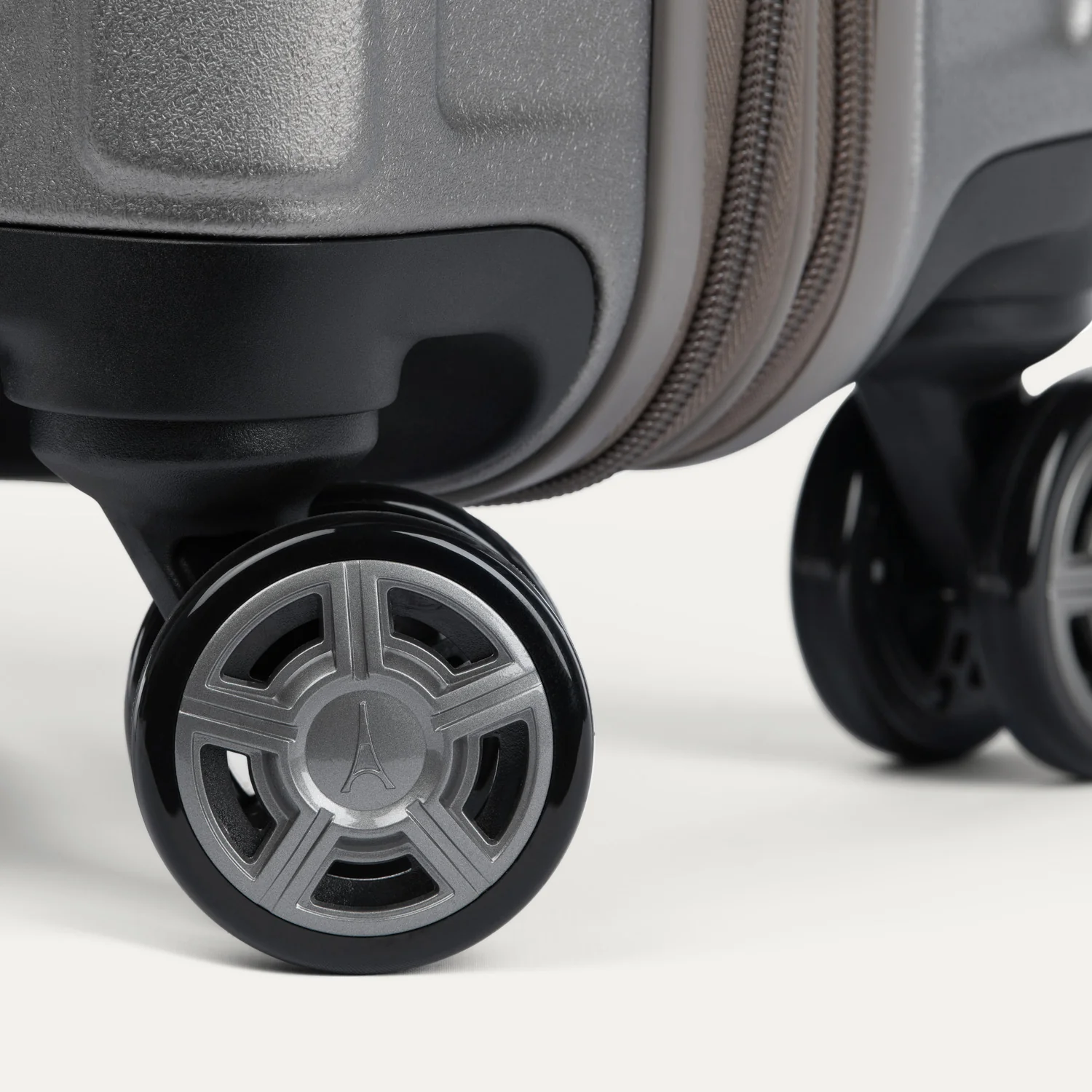 Platinum® Elite Compact Carry-On Hardside Spinner - Image 32