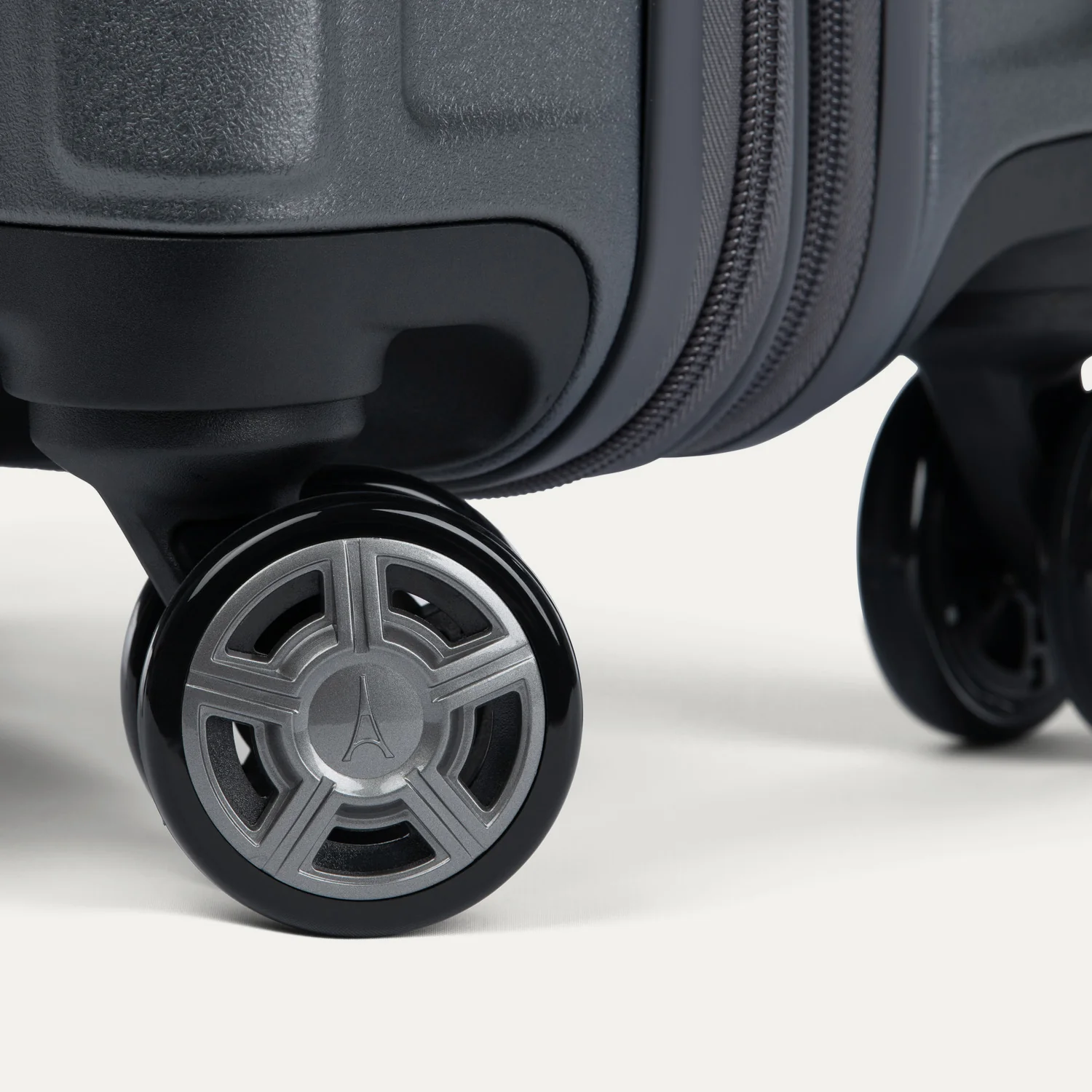 Platinum® Elite Compact Carry-On Hardside Spinner - Image 37