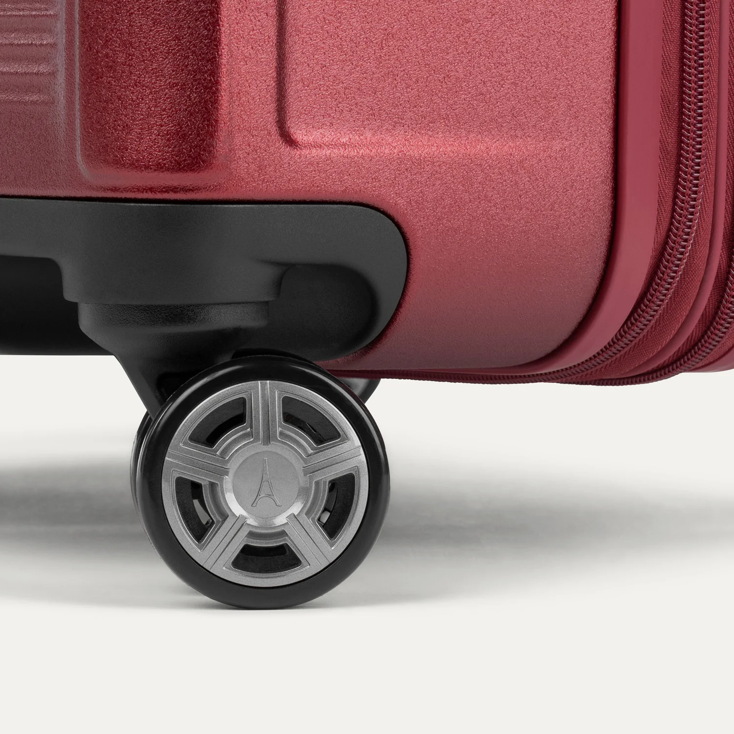 Platinum® Elite Medium Check-In Hardside Spinner - Image 17