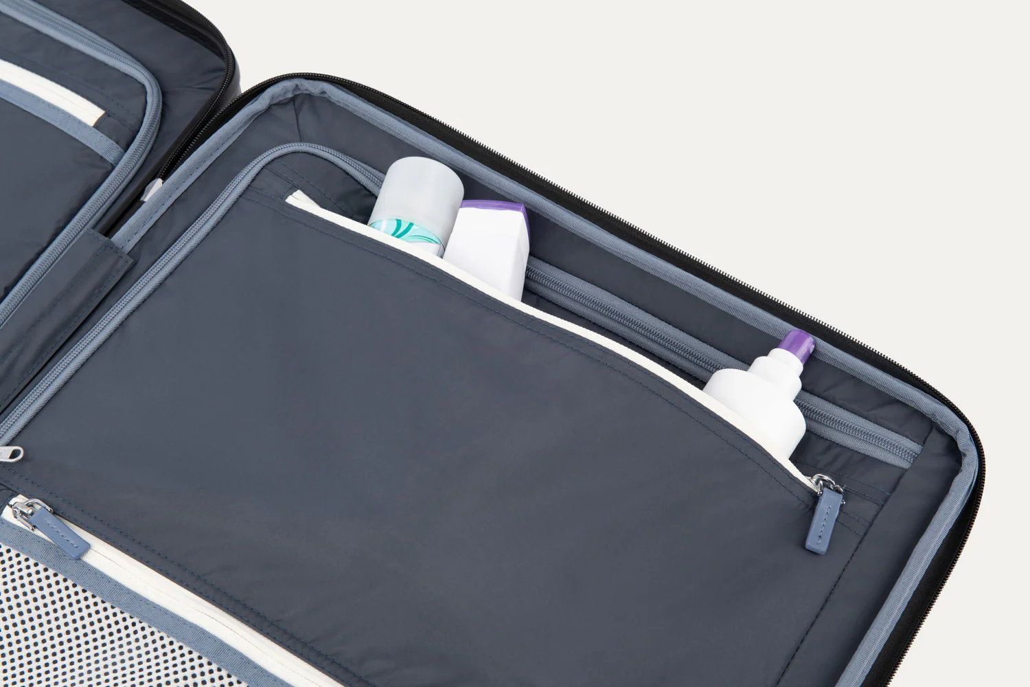 Platinum® Elite Medium Check-In Hardside Spinner - Image 27