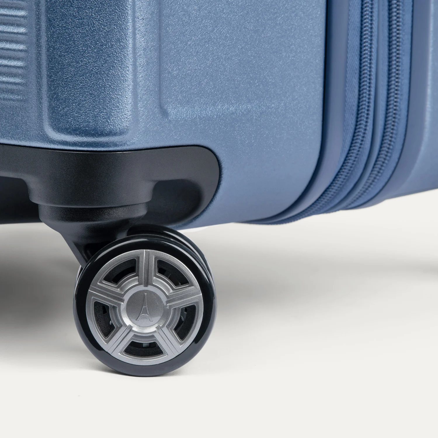 Platinum® Elite Medium Check-In Hardside Spinner - Image 37