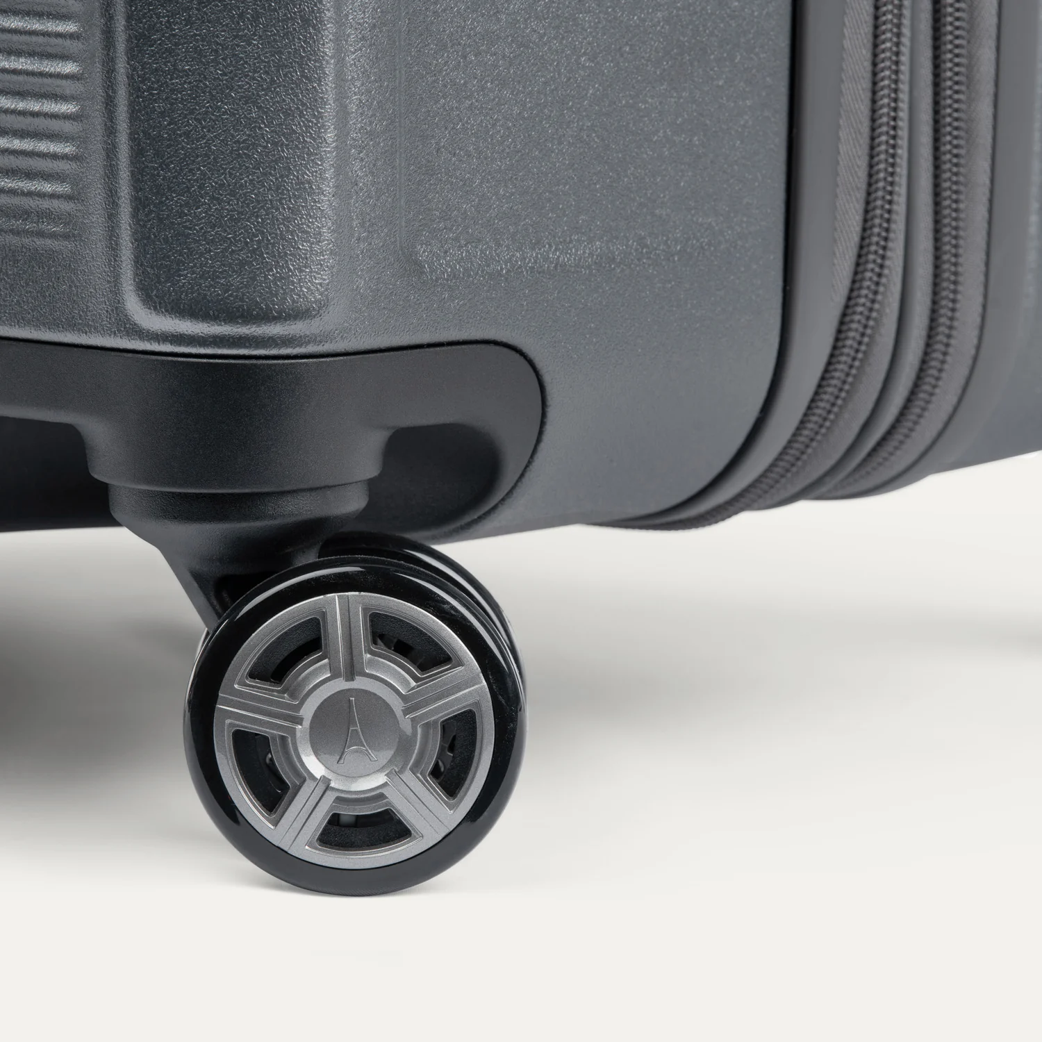 Platinum® Elite Medium Check-In Hardside Spinner - Image 49