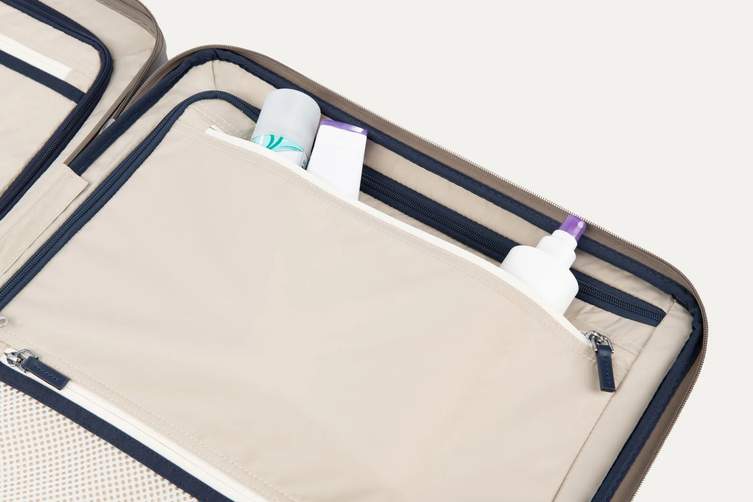 Platinum® Elite Medium Check-In Hardside Spinner - Image 68