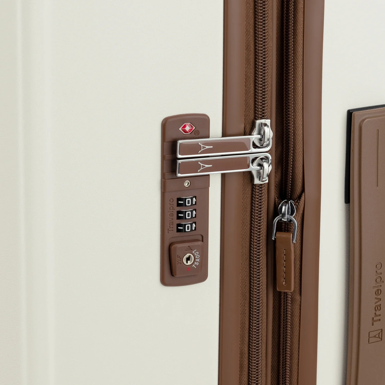 Platinum® Elite Medium Check-In Hardside Spinner - Image 9