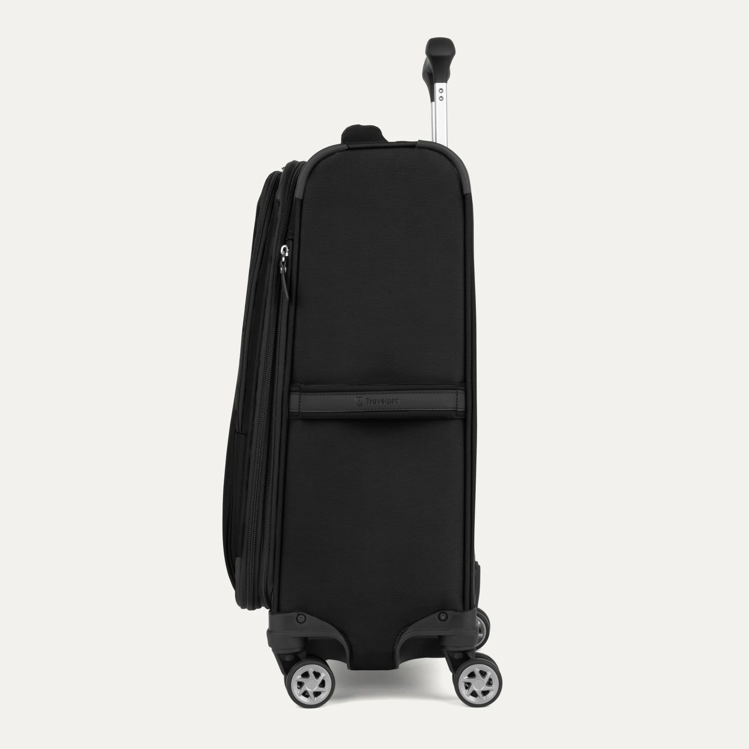 Roundtrip® Carry-on & Medium Check-in Spinner Set - Image 13