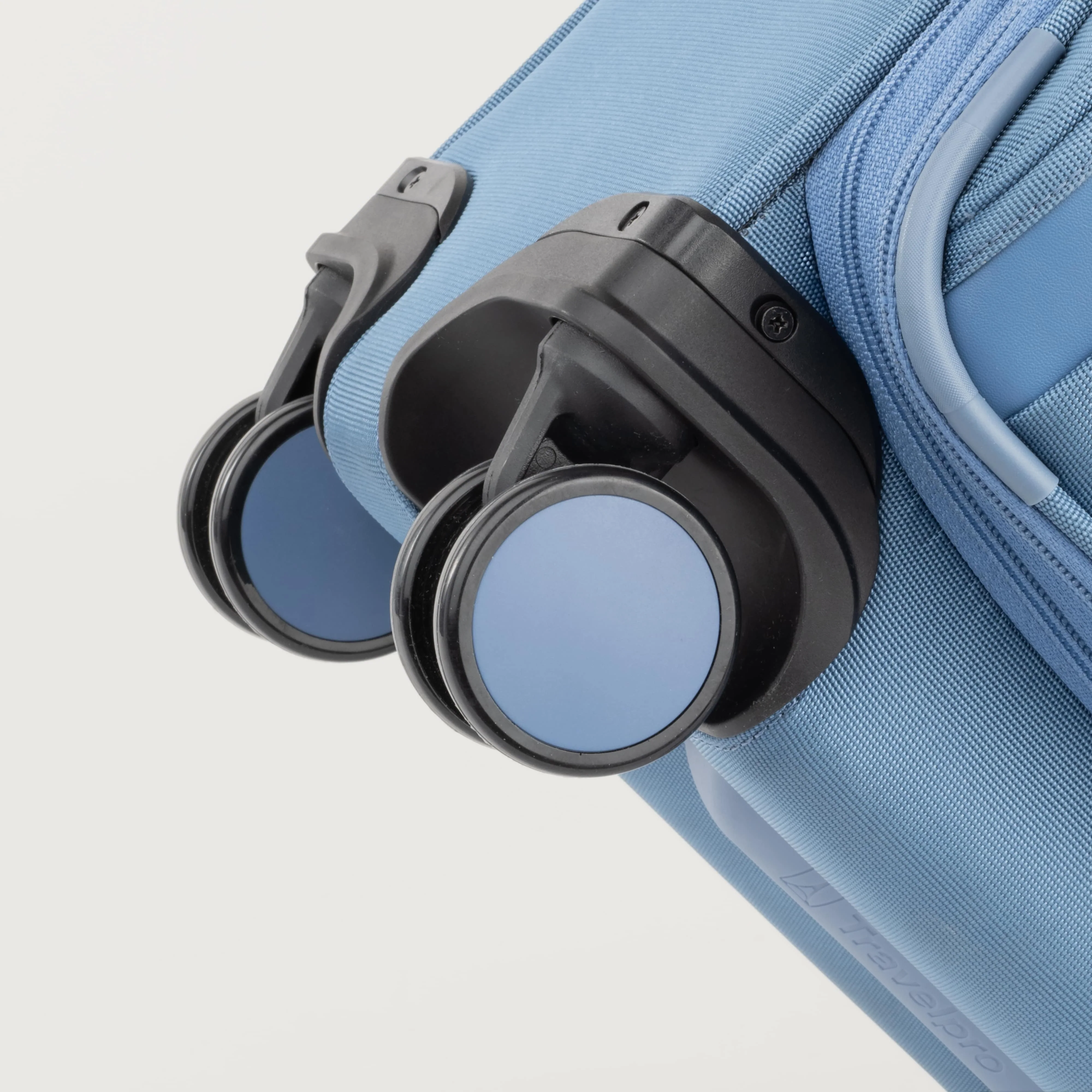 VersaPackĀ®+ Carry-On / Large Check-In Set - Image 32